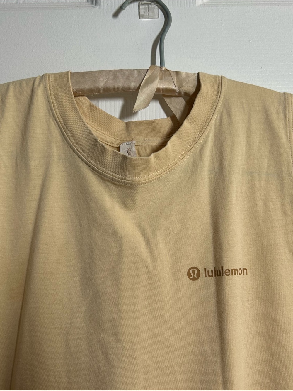 Lululemon Muscle Tank Top Beige Cream
Sleeveless Graphic Logo women’s Relaxed - Picture 7 of 9